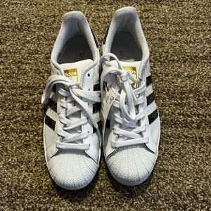 NWT Women’s Adidas Shoes Size 7 1/2